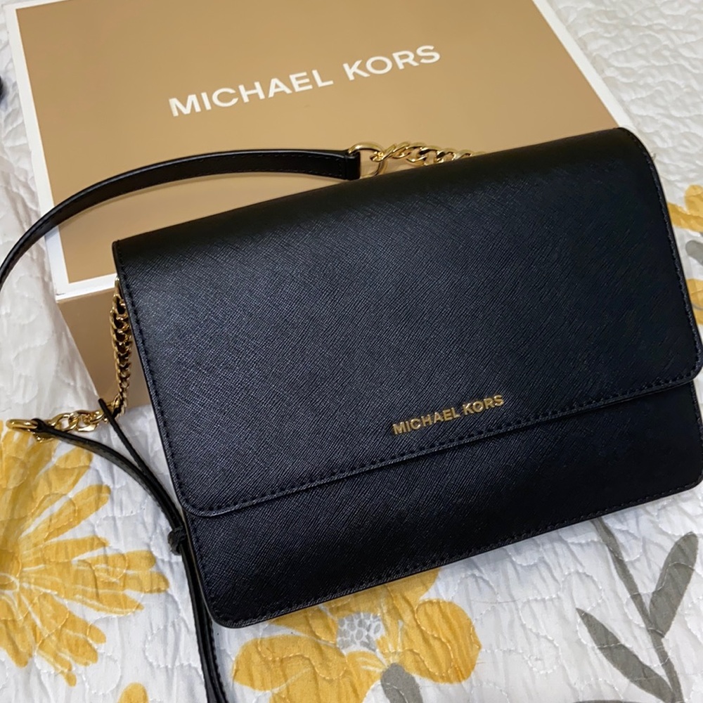 Micheal Kors crossbody purse